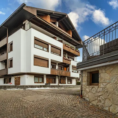 Guesthost - Cortina Charming Wooden Alpine Nest דירה